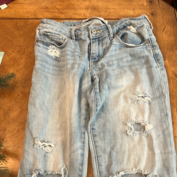 Woman’s Abercrombie distressed jeans - Picture 3 of 6